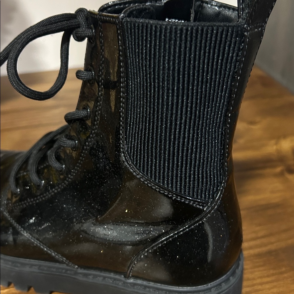 Art Class Black Glossy girls Combat Boots size 4 - Picture 8 of 8
